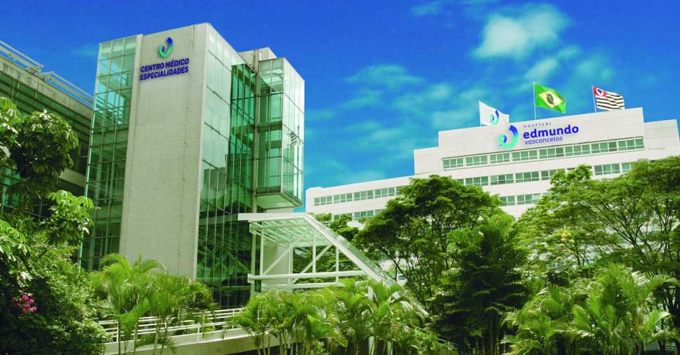 Fachada de vidro com stress térmico