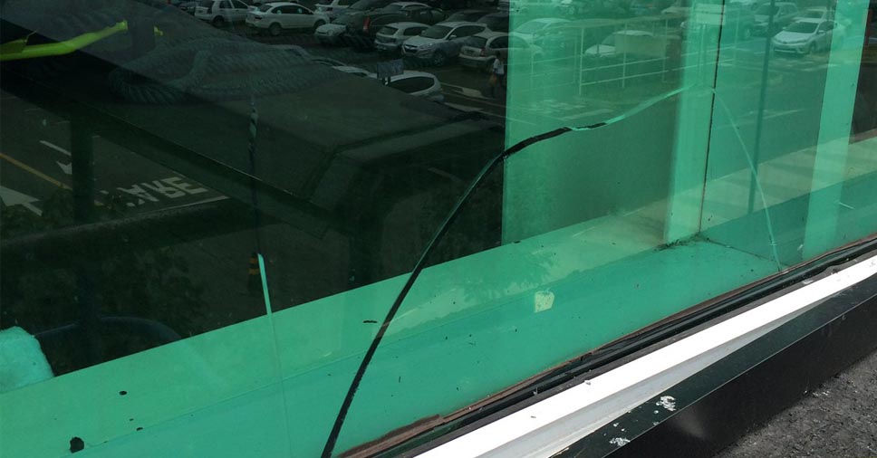 ruptura de vidros da fachada