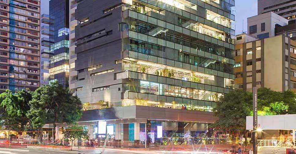 fachada de vidro é bonita