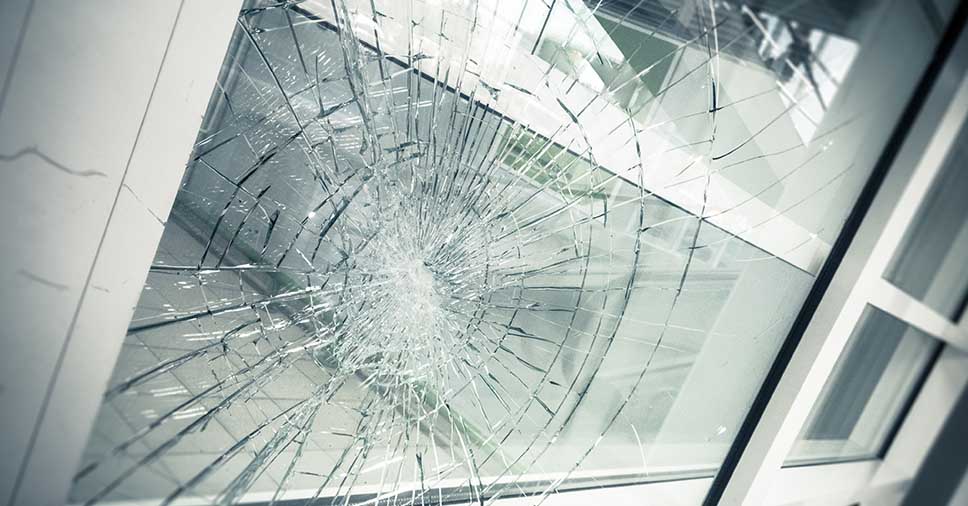 quebra espontânea dos vidros temperados