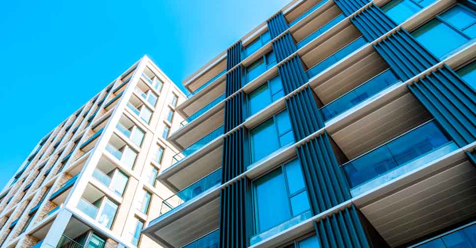 profissional de revestimento de fachada